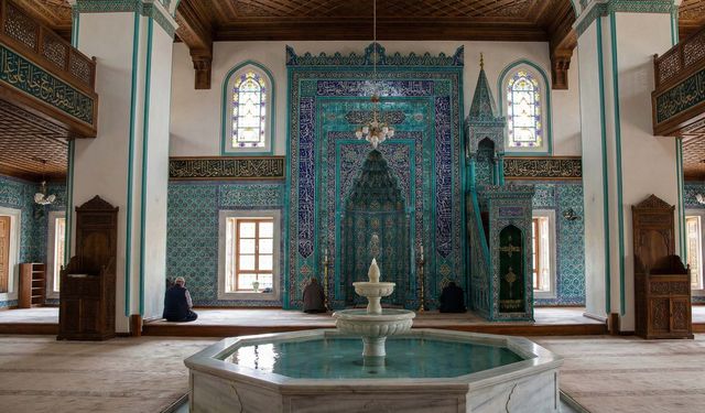 Osmanlı'nın Yeniden Doğuşu ve Çininin Şiiri: Bursa Yeşil Cami